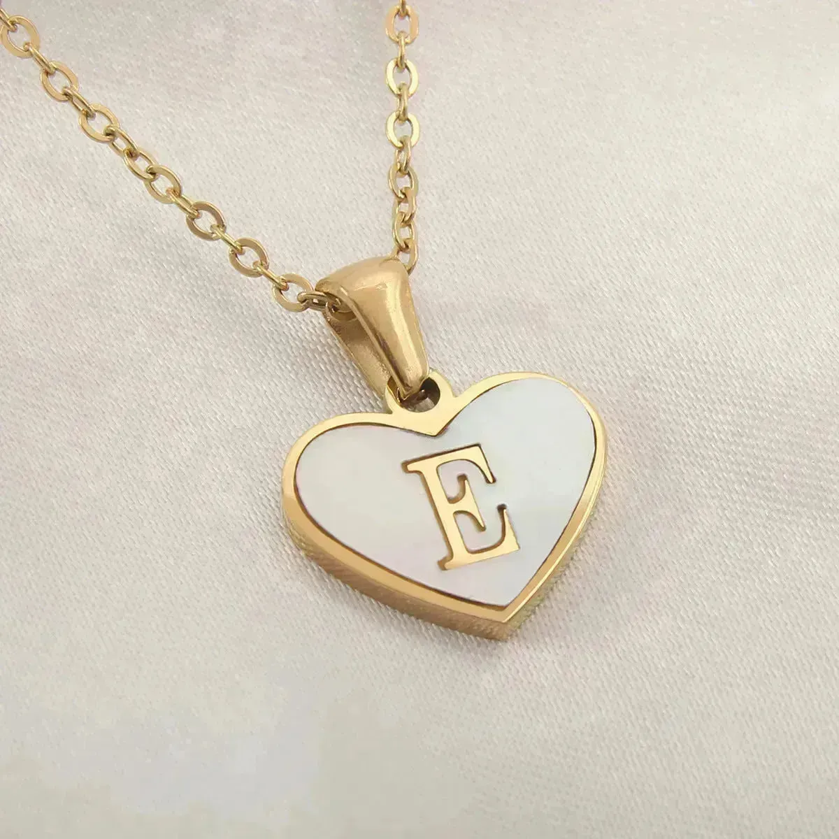 26 Letter Heart-shaped Necklace White Shell Love Clavicle Chain Fashion Personalized Necklace For Women Jewelry Valentine's Day