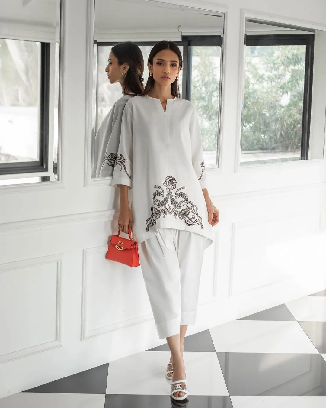 Luxury Linens Ii '23 - B/W Cutwork